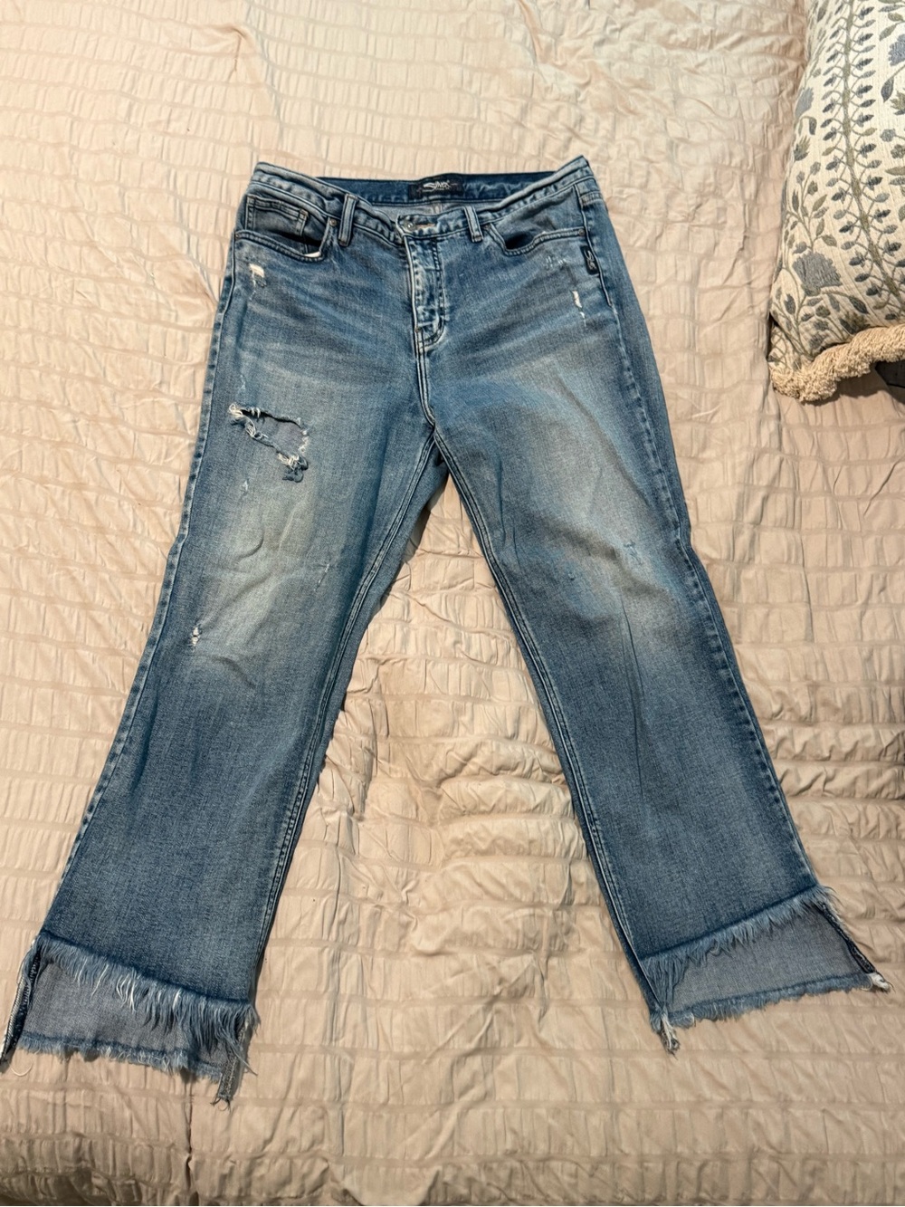 Silver Jeans Light Blue Distressed Women’s Jeans with Frayed Hem